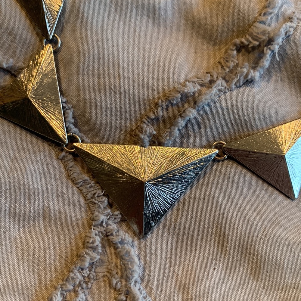 Triangles necklace - Picture 2 of 2